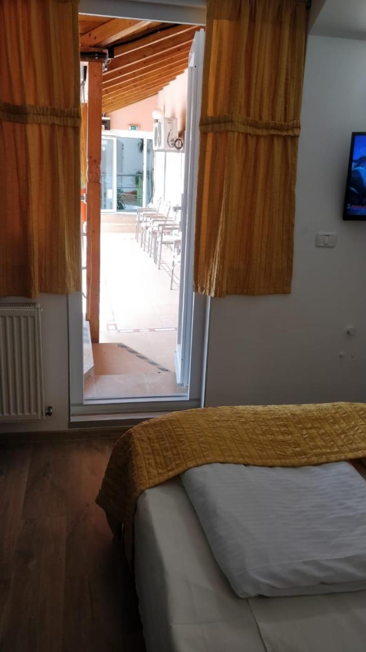 Pensiunea Sergiu & Geanina Arad Exterior foto